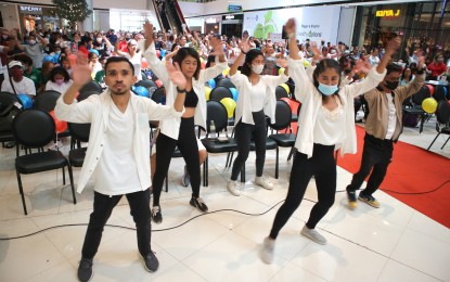 <p><strong>WORLD KIDNEY DAY.</strong> Dialysis patients, barangay health workers, and doctors participate in Zumba dancing as part of the World Kidney Day awareness campaign on Thursday afternoon (March 9, 2023) at SM City Mall in Davao City. Free albuminuria screening and blood pressure checking and other medical services are offered during the event.<em> (PNA photo by Robinson Niñal Jr)</em></p>
