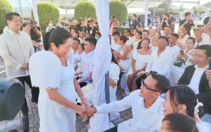 <p><strong>MASS WEDDING.</strong> First Lady Liza Araneta-Marcos congratulates a newlywed during the mass ceremony for 2,023 couples at the Bacolod City Government Center Saturday afternoon (March 11, 2023). In her message, Araneta-Marcos shared continuous courtship, respect, and caring for each other as her personal formula for her 30-year union with President Ferdinand R. Marcos Jr. (<em>Courtesy of Bacolod City Tourism Office)</em></p>