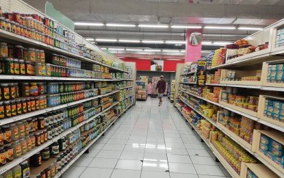<p><strong>LOWER INFLATION</strong>. Food items sold at a supermarket in Bacolod City in this file photo. In February this year, inflation rate in the city declined to 11.2 percent from 12.1 percent in January, with a slight decrease in the indices of some commodities, including food and non-alcoholic beverages. <em>(PNA Bacolod file photo)</em></p>