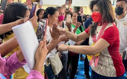 <p><strong>CASH ASSISTANCE.</strong> Senator Imee Marcos leads the distribution of financial assistance to female residents in Nueva Ecija on Monday (March 13, 2023) in line with the celebration of Women's Month. Marcos, dubbed 'Super Ate' being an elder sister to President Ferdinand Marcos Jr., distributed PHP3,000 each to women with disabilities, solo parents, senior citizens and indigents. <em>(Photo by Marilyn Galang)</em></p>