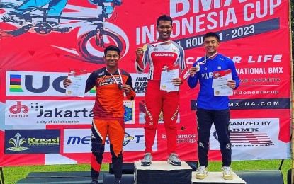 <p><strong>TOP THREE</strong>. Patrick Bren Coo of the Philippines (right) shares the podium with gold medalist Gusti Bagus Saputra (center) and bronze medalist Rio Akbar of Indonesia during the awarding ceremony of the BMX Indonesia Cup Round 1 at the Pulonas International BMX Center in Jakarta on March 12, 2023. Coo is now in Bangkok to join the Thailand BMX Cup 2, a C1 UCI race scheduled on March 19. <em>(Contributed photo)</em></p>