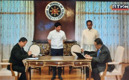 <p><strong>MOU VS. CYBER ATTACKS.</strong> President Ferdinand R. Marcos Jr. witnesses the signing of the memorandum of understanding (MOU) between the National Grid Corporation of the Philippines (NGCP) and the National Intelligence Coordinating Agency (NICA) at Malacañan Palace on Monday (March 13, 2023). In his speech, Marcos cited the importance of MOU in fending off cyber attacks on energy infrastructure. <em>(Screengrab from RTVM)</em></p>