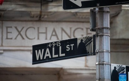 <p><strong>MIXED</strong>. A Wall Street sign is seen in front of the New York Stock Exchange (NYSE) in New York, the United States, on March 13, 2023. US stocks ended mixed on Monday. The Dow fell 0.28 percent to 31,819.14, and the S&P 500 decreased 0.15 percent to 3,855.76, while the Nasdaq was up 0.45 percent to 11,188.84. <em>(Photo by Michael Nagle/Xinhua)</em></p>