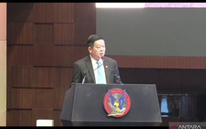 <p><strong>COMMON CURRENCY</strong>. ASEAN secretary general Kao Kim Hourn speaks at a public lecture at Universitas Pelita Harapan, Tangerang, Banten on Monday (March 13, 2023). Hourn said a common currency and monetary union for ASEAN region are not a priority right now.<em> (ANTARA/Shofi Ayudiana)</em></p>