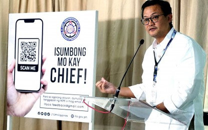 <p><strong>FEEDBACK MECHANISM.</strong> Land Transportation Office (LTO) chief, Assistant Secretary Jose Arturo “Jay Art” Tugade, lead the launch of the “Isumbong Mo Kay Chief ” QR Code at the LTO Central Office in East Avenue, Quezon City on Tuesday (March 14, 2023). The QR code aims to encourage LTO customers to send feedback for any concerns or instances of inefficient service. <em>(PNA photo by Ben Briones)</em></p>