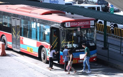 <p>Passengers board an Epifanio Delos Santos Avenue (EDSA) Carousel bus at the Nepa-Q Station in Quezon City on Wednesday (March 15, 2023). <em>(PNA photo by Joey O. Razon)</em></p>