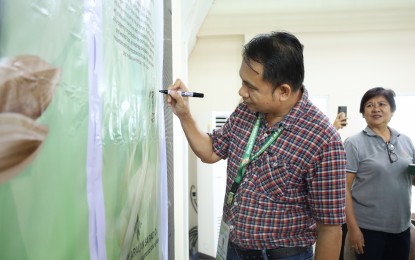 <p><strong>SCHOOL-ON-AIR</strong>. James Earl Ogatis, head of the Regional Agri-Fishery Information Section (RAFIS) of the Department of Agriculture in Western Visayas, signs his commitment to support the school-on-air program on Tuesday (March 14, 2023) . The SOA that will air starting next week will serve 2,560 farmers in Western Visayas. <em>(Photo courtesy of DA–RAFIS 6)</em></p>