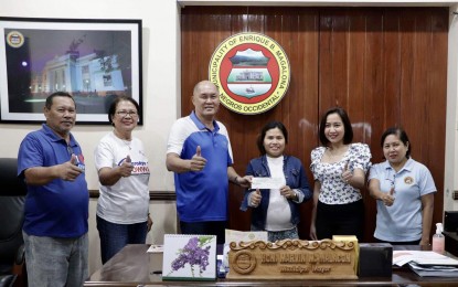 <p><strong>TURNOVER OF ASSISTANCE</strong>. Councilor Isidro Gomed Jr. (3rd from left) and OWWA-Western Visayas OIC-Regional Director Rizza Joy Moldes (2nd from right) turn over financial assistance to a distressed overseas Filipino worker from E.B. Magalona, Negros Occidental at the Mayor's Office on Thursday (March 16, 2023). They are joined by (from left) E. B. Magalona OFWs Federation president Nilo Ortizo and OFWs Negros Occidental Federation Inc. president Sally Barrios and Municipal Public Employment Service Office manager Jessilyn Plaza. <em>(Photo courtesy of E.B. Magalona, Negros Occidental PIO)</em></p>