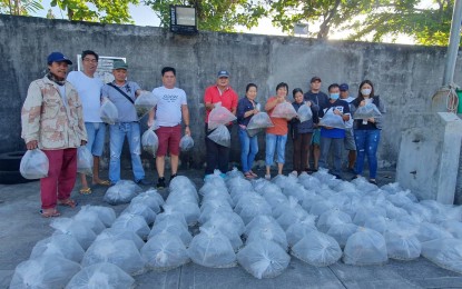 <p><strong>TILAPIA FINGERLINGS</strong>. Some 35 local fish growers in Hermosa town, Bataan province receive 100,000 tilapia fingerlings from the Bureau of Fisheries and Aquatic Resources in this undated photo. This is under the bureau's input assistance program that would help boost the fishers' livelihood. <em>(Photo courtesy of BFAR Region 3)</em></p>