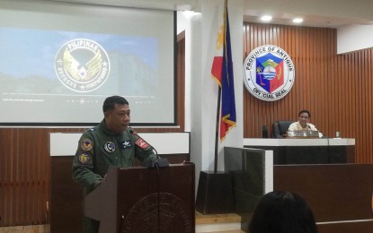 <p><strong>SATELLITE RADAR</strong>. Brig. Gen. Ronie D. Petinglay, commander of the 580th Aircraft Control and Warning Wing of the Philippine Air Force (PAF), speaks before the Antique Provincial Board where he presented their plan to establish a satellite radar station in Mt. Liwliw in the Municipality of Anini-y on Monday (March 20, 2023). Board Member Pio Jessielito Sumande, Sr., committee chair on peace and order and public safety, said on Tuesday (March 21) they support the establishment of the radar facility. <em>(PNA photo by Annabel Consuelo J. Petinglay)</em></p>