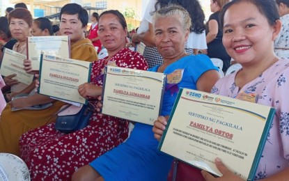 <p><strong>4Ps GRADUATES.</strong> A total of 445 beneficiaries in Butuan City exited from the Pantawid Pamilyang Pilipino Program (4Ps) of the Department of Social Welfare and Development (DSWD) in a ceremony held on Tuesday, March 21, 2023. DSWD-13 (Caraga) also announced the exit of 84 4Ps beneficiaries in Loreto, Agusan del Sur on the same day. <em>(Photo courtesy of DSWD-13)</em></p>