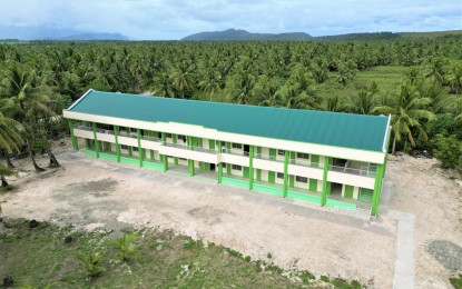 <p><strong>NEW SCHOOL BUILDING</strong>. The Department of Public Works and Highways (DPWH) has completed the construction of a PHP20.3 million school building in Dilasag, Aurora. The new facility with eight classrooms was built under the convergence program of the DPWH and the Department of Education. <em>(Photo courtesy of DPWH)</em></p>