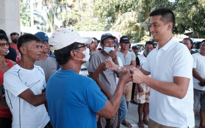 <p><strong>CAPEX IS BACK</strong>. Ilocos Norte Governor Matthew Joseph Manotoc greets local residents in Currimao on Monday (March 21, 2023) as he led the distribution of various government assistance and services to underserved communities. This forms part of the “Capitol Express” program of the Ilocos Norte government as it resumed operations this week after it was halted by the pandemic. <em>(Photo by Alaric Yanos, PGIN-CMO)</em></p>