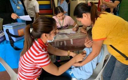 <p><strong>FIGHTING MEASLES.</strong> A vaccination drive in Tacloban City against measles in this undated photo. The Department of Health (DOH) is eyeing to administer measles and oral polio vaccines to over one million children in Eastern Visayas this year. <em>(Photo courtesy of Donna Lei Rosario)</em></p>