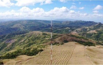 <p><strong>WIND FARM</strong>. Alternergy’s meteorological mast and LIDAR have been measuring the wind resource for the 100-megawatt Tanay wind power project in Tanay, Rizal since 2019. Alternergy announced Thursday (March 23, 2023) that it received three proposals to co-develop the Tanay wind farm.<em> (Photo courtesy of Alternergy)</em></p>