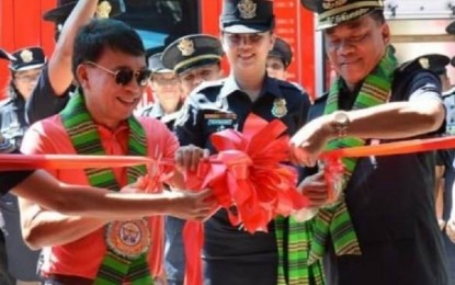<p><strong>INAUGURATION</strong>. Mayor Maxfill Pollicar (left) and Bureau of Fire Protection Regional Director Chief Supt. Jerry Candido (3rd from left) cut the ribbon during the inauguration of the fire station in the Municipality of Anini-y on Wednesday (March 22, 2023). The fire station will hasten the response time during fire incidents. <em>(PNA photo courtesy of BFP Antique)</em></p>