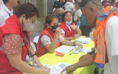 <p><strong>ASSISTANCE</strong>. Personnel of the Department of Social Welfare and Development (DSWD) Regional Office 6 releasing assistance to the oil spill-affected resident of Caluya on March 9, 2023. DSWD Disaster Response Management Division chief Judith Tañate Barredo said on Friday (March 24, 2023) their department has already provided various assistance in the total amount of PHP33,350,144 to the affected residents. <em>(Contributed photo)</em></p>