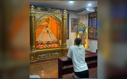 <p><strong>DIVINE INTERVENTION.</strong> Professional basketball player LA Tenorio kneels before the Our Lady of Antipolo, seeking God's healing, at the Antipolo Cathedral in Rizal province on Friday (March 24, 2023). Tenorio is battling Stage 3 colon cancer. <em> (Courtesy of Antipolo Cathedral)</em></p>