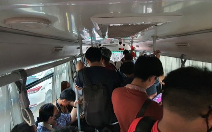 <p><strong>LOW FARE.</strong> Several commuters inside a modern Public Utility Vehicle (PUV) as they go from workplaces and schools during rush hour in Cagayan de Oro City. On Monday (March 27, 2023), the Land Franchising and Regulatory Board in Northern Mindanao clarifies that only PUVs with Global Positioning System will have a lowered fare rate of PHP9 from the standard rate of PHP12. <em>(PNA file photo by Nef Luczon)</em></p>