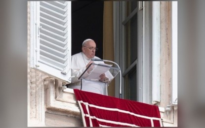 Never lose hope, Pope tells faithful gathered for Angelus