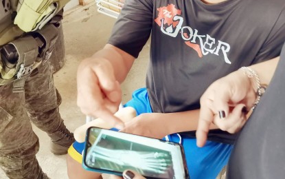<p><strong>SURVIVOR.</strong> A man shows an image of his foot that was wounded by a bullet during the March 4 attack in Pamplona, Negros Oriental that killed Gov. Roel Degamo and eight others. The Provincial Health Office is preparing a stress debriefing program for the survivors and families of deceased victims of the said massacre. <em>(Photo by Judy Flores Partlow)</em></p>