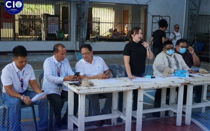 <p><strong>ANTI-PLASTIC MOVE.</strong> The Tacloban City council's committee on environment holds a<strong> </strong>public hearing on the proposed plastic ban ordinance.  Councilor Aimee Grafil (standing) said the measure will help the government reduce the volume of solid waste. <em>(Photo courtesy of Tacloban City Information Office)</em></p>