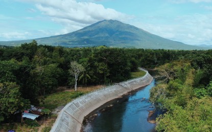 <p><strong>SAFETY STRUCTURES</strong>. The Department of Public Works and Highways in Bicol has completed two embankment projects worth PHP190 million in Nabua, Camarines Sur. DPWH Regional Director Virgilio Eduarte said in a statement Tuesday (March 28, 2023) that the structures will save lives and properties during adverse weather conditions.<em> (Courtesy of DPWH-5)</em></p>