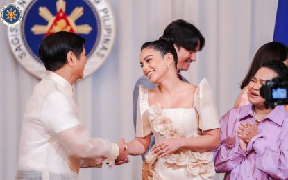 <p><strong>GLOBAL TOURISM ENVOY.</strong> President Ferdinand R. Marcos Jr. greets Filipino-American actress Vanessa Anne Hudgens during her courtesy call at Malacañan Palace on Thursday (March 30, 2023). Marcos conferred the title of Global Tourism Ambassador on Hudgens to promote Philippine tourism. <em>(Photo courtesy of Office of the President FB page)</em></p>