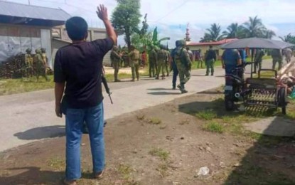 <p><strong>SECURING THE CIVILIANS.</strong> Police and soldiers respond to ensure civilians are spared from warring families engaged in a shooting war in Ampatuan, Maguindanao del Sur, on Wednesday (March 29, 2023). The warring families are members of the Moro Islamic Liberation Front locked in an apparent land conflict. <em>(Photo courtesy of Ampatuan town resident Morshid Dalamban)</em></p>