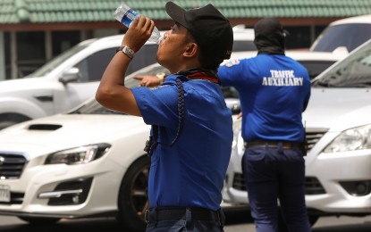 <p>The Philippine Health Insurance Corporation advises the public to make it a habit to drink water to avoid heat stroke <em>(File photo)</em></p>