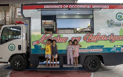 <p><span style="line-height: 1.5;"><strong>MOBILE KITCHEN</strong>. The provincial government of Occidental Mindoro has deployed a mobile kitchen for oil-spill-affected residents in Pola town in Oriental Mindoro. Villagers’ daily income has been affected by the fishing ban due to the oil spill.<em> (Photo courtesy of Occidental Mindoro Provincial Information Office)</em></span></p>
<p><em>  </em></p>