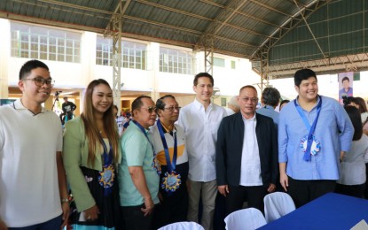 <p><strong>ENHANCING PARTNERSHIPS.</strong> Presidential Commission for the Urban Poor (PCUP) Undersecretary Elpidio Jordan Jr. (2nd from right) is joined by Quezon City 2nd District Councilor Mikey Belmonte (right) and Quezon City Vice Mayor Gian Sotto (3rd from right) during the Urban Poor and Human Settlements Caravan 2023 at the Mercury Deug Foundation head office in in Bagumbayan, Quezon City on March 29, 2023. The PCUP signed a memorandum of understanding with Mercury Drug to help uplift the lives of the marginalized sectors. <em>(Contributed photo)</em></p>