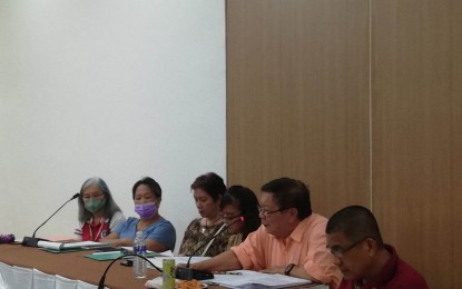 <p><strong>GOVERNMENT CENTER</strong>. Antique provincial administrator Nery Duremdes (second from right) and other members of the local finance committee appear at the Antique provincial board to request a supplemental budget of PHP970 million for the construction of a government center. <em>(PNA photo by Annabel Consuelo J. Petinglay)</em></p>