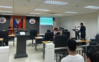 <p><strong>GET CONNECTED</strong>. Councilor Sedfrey Cabaluna, in a privilege speech during Tuesday’s (April 4, 2023) regular session of the Sangguniang Panlungsod, said many, if not all, of the fire incidents that happened in this city, pointed to “electrical in nature” as the cause. He called on village officials to help address the problem of illegal connections. <em>(PNA photo by PGLena)</em></p>