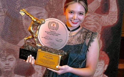 <p><strong>THE BEST</strong>. Filipino-Japanese Junna Tsukii receives a trophy as a major awardee in karate during the Philippine Sportswriters Association Awards Night on March 6, 2023. The world's No. 3 Tsukii will lead the national team going to Turkey on April 9, 2023 for a three-week training camp in preparation for the Cambodia Southeast Asian Games next month.<em> (Contributed photo)</em></p>