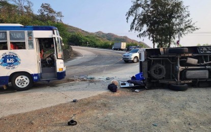 <p><strong>HOLY WEEK CRASH</strong>. An L300 van and a public utility bus collide along an accident prone area in Baruyen, Bangui in Ilocos Norte province. A person was killed and six others were injired.<em> (Contributed photo)</em></p>
