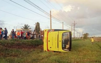 <p><strong>ROAD ACCIDENT</strong>. A Ceres bus tips on its side when the driver tried to avoid a motorcycle that veered towards its lane along the highway in Manapla, Negros Occidental on Saturday morning (April 8, 2023). At least 14 passengers who sustained minor injuries were treated at a nearby hospital<em>. (Photo courtesy of Manapla MDRRMO)</em></p>