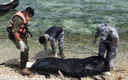 <p><strong>ANOTHER FATALITY.</strong> Philippine Coast Guard (PCG) personnel recover the remains of another ferry fire victim near Langgas Island, Maluso, Basilan on Sunday (April 9, 2023). The body was identified as that of Alses Hassan, who was among the missing passengers of the ill-fated M/V Lady Mary Joy 3. <em>(Photo courtesy of Ronda del Basilan)</em></p>