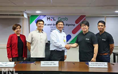 <p><strong>DEAL. </strong>The Manila International Airport Authority (MIAA) inked a partnership with GrabFood on April 4, 2023, for an efficient and fast delivery of refreshments during flight disruptions. Photo shows MIAA General Manager Cesar Chiong (center), along with Grab Philippines Senior Director for Deliveries Anton Bautista (2nd from right), MIAA assistant general manager Irene Montalvo (left), MIAA senior assistant general manager Bryan Co (2nd from left), and Grab head of Mobility Edward dela Vega (right). (<em>Photo grabbed from Ninoy Aquino International Airport's Facebook page</em>) </p>