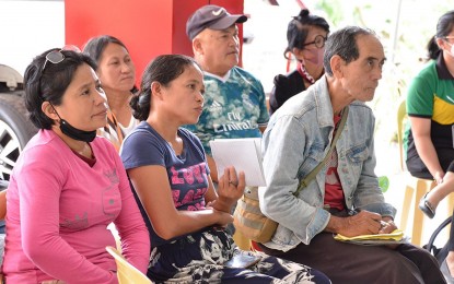 <p><strong>ASSISTANCE. </strong>Some 64 agrarian reform beneficiaries in Leyte province received credit assistance from the Department of Agrarian Reform (DAR) and the Land Bank of the Philippines. DAR said they have various credit assistance programs that farmers can avail of to finance their farm operations. <em>(Photo courtesy of DAR) </em></p>