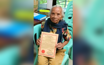 <p><strong>TITLED LOT.</strong> Nonagenarian Remedios Navarro of Barangay Mirasol, Alamada, North Cotabato poses with her long-awaited Certificate of Land Ownership Award (CLOA) after receiving it from the Department of Agrarian Reform (DAR) on April 11, 2023. The DAR also distributed 13 CLOAs to agrarian reform beneficiaries in Antipas town on Wednesday (April 12, 2023).<em> (Photo courtesy of DAR-North Cotabato)</em></p>