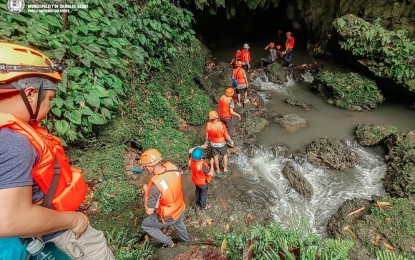 <p><strong>POTENTIAL TOURIST SPOT.</strong> A team from the Municipal Tourism and Cultural Heritage Office of Camalig town in Albay province conducts an initial area and risk assessment at the Calabidongan Cave on Thursday (April 13, 2023). The cave located in Barangay Calabidongan is being eyed as a new tourist attraction in the town.<em> (Photo courtesy of LGU Camalig)</em></p>