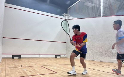 <p><strong>EYES ON THE BALL</strong>. Top Filipino junior Christopher Buraga (left) competes against Richard Espinola during their first-round match at the Philippine Satellite Series 2 held at the National Squash Center inside the Rizal Memorial Sports Complex in Malate on April 13, 2023. Buraga won, 12-24,11-4, 11-5, 11-3. <em>(Contributed photo) </em></p>