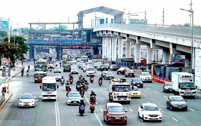 <p>Vehicles along Commonwealth Avenue in Quezon City<em> (File photo)</em></p>