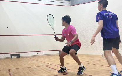 <p><strong>SEMIFINALIST.</strong> David William Peliño (left) takes on Anson Wong of Hong Kong in the second round of the Philippine Satellite Series 2 at National Squash Center inside the Rizal Memorial Sports Complex in Malate, Manila on Friday (April 14, 2023). Peliño won, 11-4, 11-9, 11-9, to reach the semifinals. <em>(Contributed photo)</em></p>