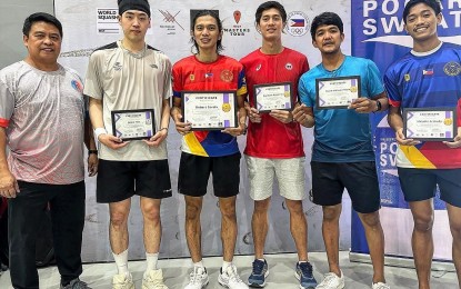 <p><strong>CHAMPION.</strong> Robert Andrew Garcia (third from left) wins the second leg of the Philippine Satellite Series 2 at the National Squash Center inside the Rizal Memorial Sports Complex in Malate, Manila on April 16, 2023. Also in photo, from left are coach Edgar Balleber, runner-up Jae-jin Yoo of South Korea, third-placer Reymark Begornia, David Pelino and Mel John Arebado. <em>(Contributed photo)</em></p>