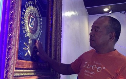 <p><strong>RICH CULTURAL HERITAGE</strong>. A devotee prays before the Our Lady of Sorrows Shrine in San Andres, Catanduanes during the recent Lenten celebration. Some 54,000 local and foreign tourists visited the island province for the observance of the Holy Week, the Catanduanes Tourism Office said. <em>(PNA photo by Connie Calipay)</em></p>