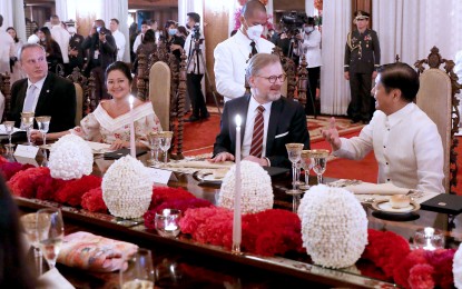 <p><strong>SPECIAL GUEST</strong>. President Ferdinand Marcos Jr. (right) and First Lady Liza Araneta-Marcos flank Czech Republic Prime Minister Petr Fiala during an official dinner at Malacañang Palace in Manila on April 17, 2023. The President urged Filipinos during his taped vlog on Sunday (April 21, 2024) to maintain their warmth and graciousness when welcoming tourists as it would make them come back for more. <em>(PNA file photo)</em></p>