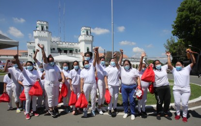 <p><strong>FREE AT LAST.</strong> A total of 580 inmates from prison and penal farms in the country shout for joy after being officially released during a ceremony at the New Bilibid Prison in Muntinlupa City on April 20, 2023. The Philippines is among the 38 countries that had pledged support for the United Nations' minimum standards for the treatment of prisoners, known as the Nelson Mandela Rules, in Vienna, Austria on Monday (May 22, 2023). <em>(PNA photo by Avito Dalan)</em></p>