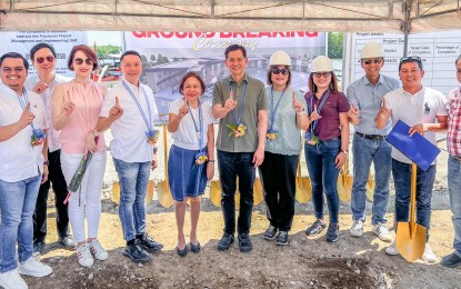 <p><strong>FISH TRADE HUB.</strong> Bataan Governor Jose Enrique Garcia (center), together with Senator Cynthia Villar (5th from left) and other government and local officials, lead the groundbreaking ceremony for the construction of a fish landing and trading facility in Barangay Pantalan Bago, Orani, Bataan on Thursday (April 20, 2023). With total funding of PHP180 million, the soon-to-rise facility is expected to boost the local fishing industry.<em> (Photo courtesy of DA-PRDP Central Luzon)</em></p>